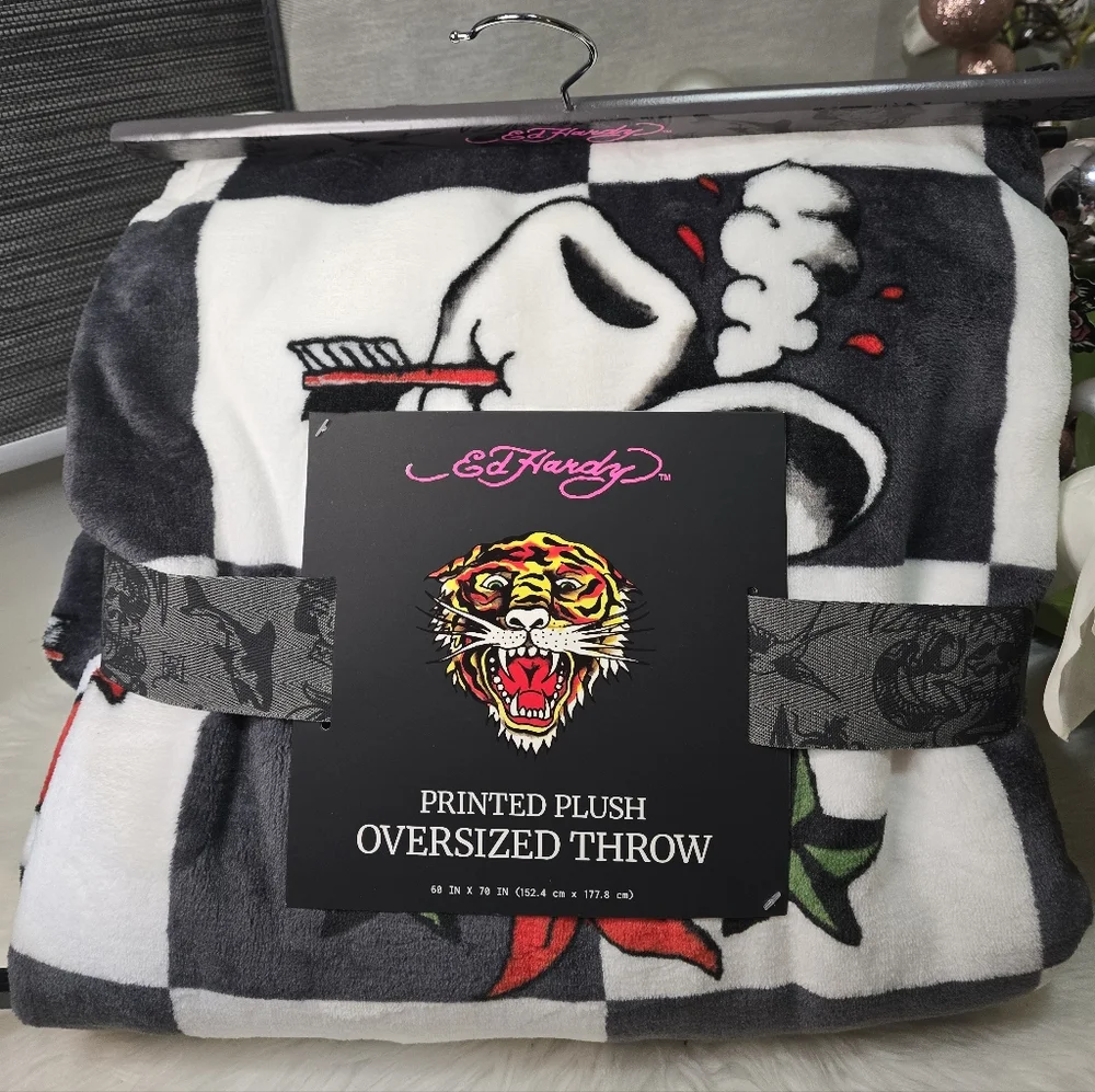 Ed Hardy Embossed plush oversized throw 60in x 70in new